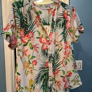 Floral short sleeve button down blouse with tie enclosure at waist new with tags